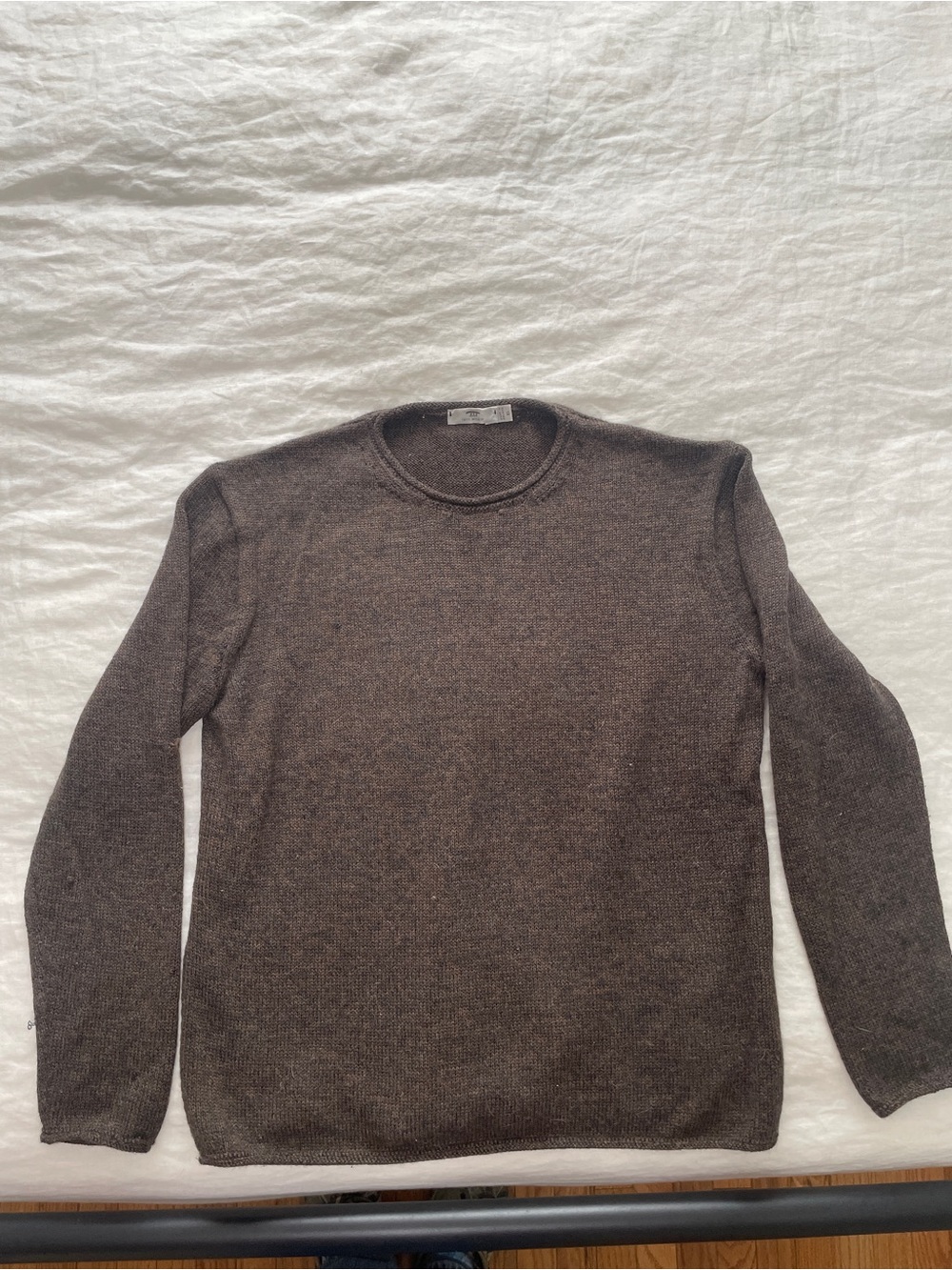 Inis Meain Men's Crewneck Sweater in Charcoal Brown